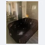 Moderne Jacuzzi Terrasse Διαμέρισμα Ναρμπόν
